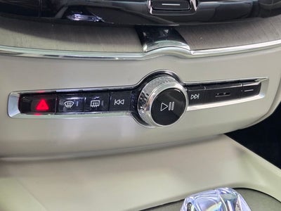 2023 Volvo XC60 B5 Ultimate Dark Theme