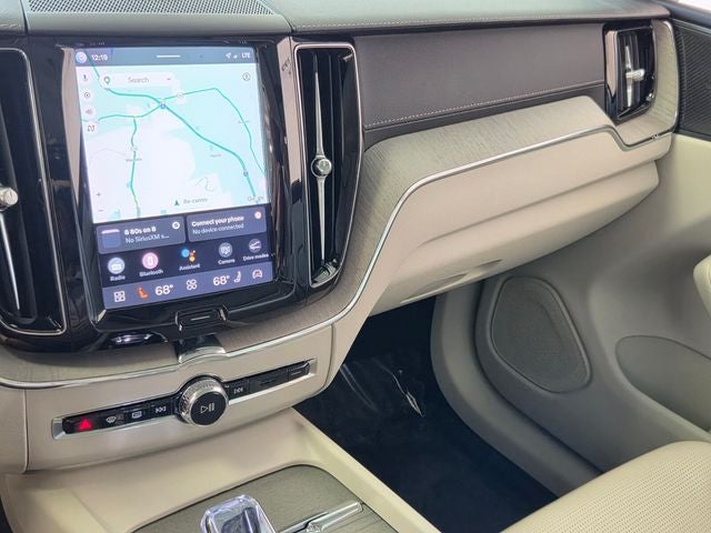 2023 Volvo XC60 B5 Ultimate Dark Theme