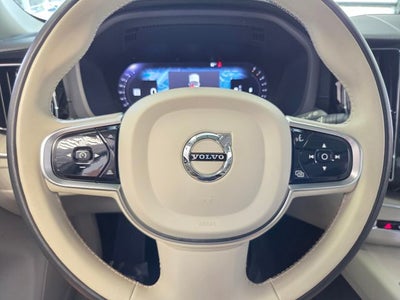 2023 Volvo XC60 B5 Ultimate Dark Theme