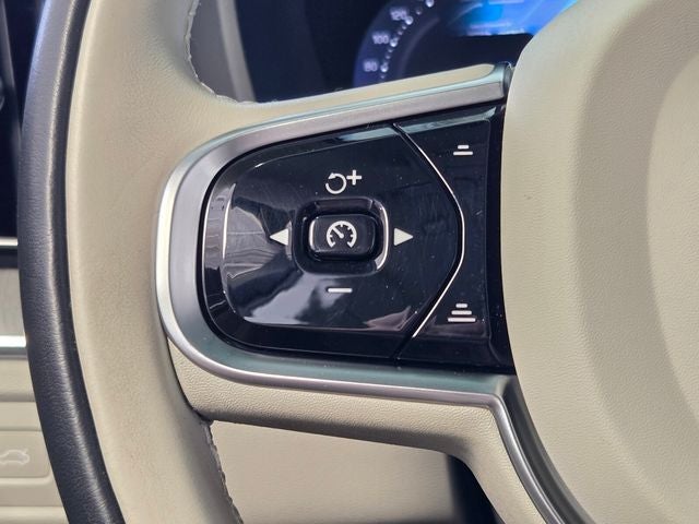 2023 Volvo XC60 B5 Ultimate Dark Theme