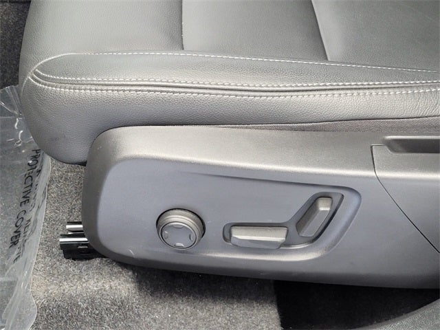 2025 Volvo XC40 B5 Core