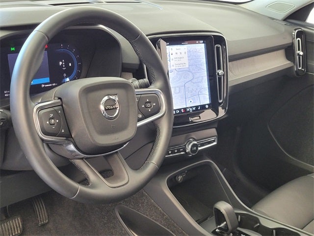 2025 Volvo XC40 B5 Core