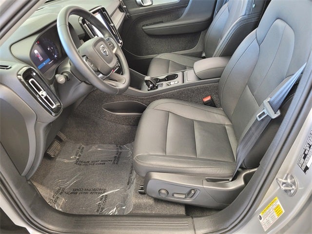 2025 Volvo XC40 B5 Core