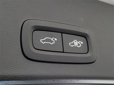 2025 Volvo XC40 B5 Core