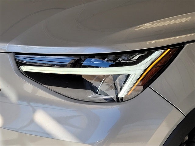 2025 Volvo XC40 B5 Core