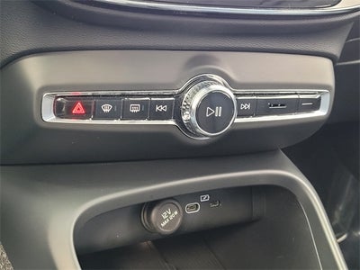 2025 Volvo XC40 B5 Core