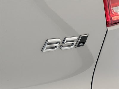 2025 Volvo XC40 B5 Core