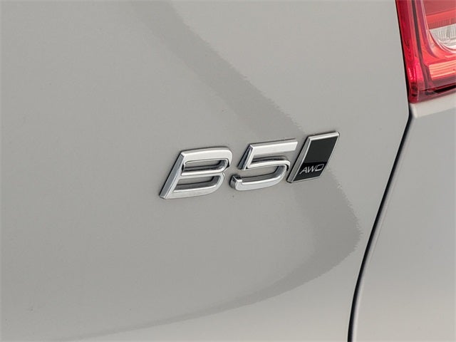 2025 Volvo XC40 B5 Core