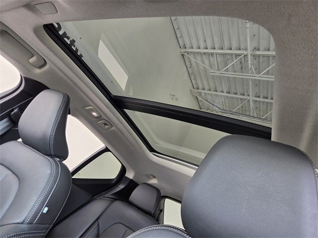 2025 Volvo XC40 B5 Core