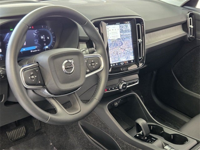 2025 Volvo XC40 B5 Core