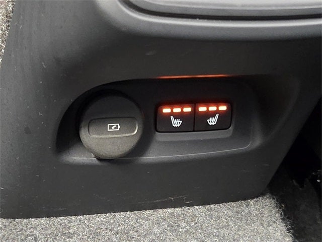 2025 Volvo XC40 B5 Core