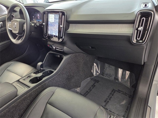 2025 Volvo XC40 B5 Core