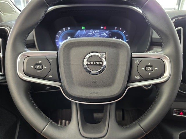 2025 Volvo XC40 B5 Core