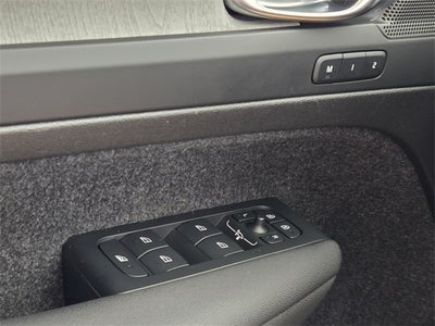 2025 Volvo XC40 B5 Core