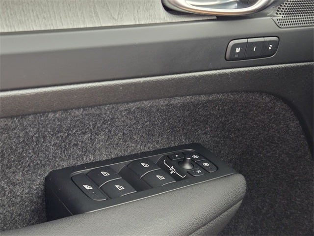 2025 Volvo XC40 B5 Core