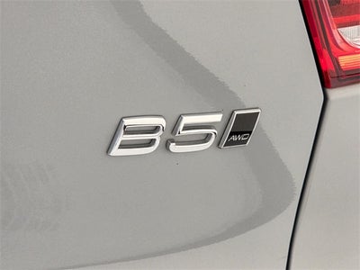 2025 Volvo XC40 B5 Core