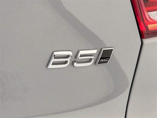 2025 Volvo XC40 B5 Core