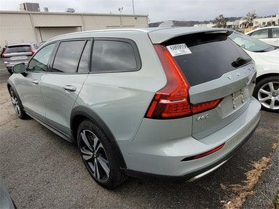 2025 Volvo V60 Cross Country B5 Plus