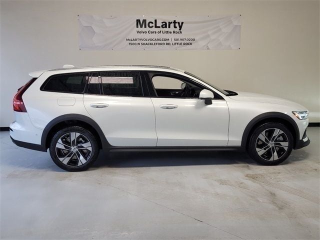 2026 Volvo V60 Cross Country B5 Plus