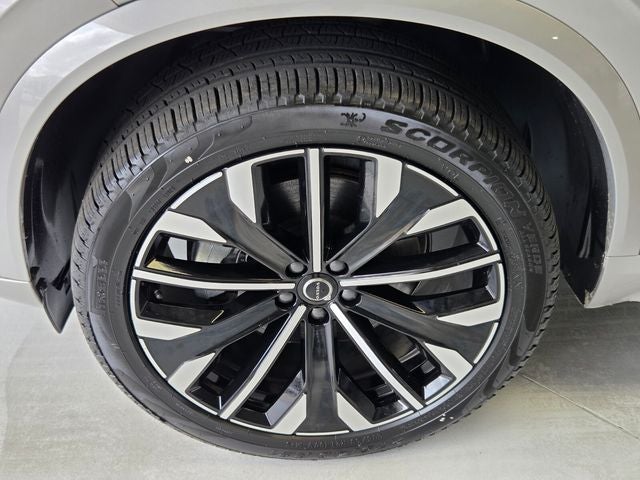 2025 Volvo XC90 B5 Plus 2025.5