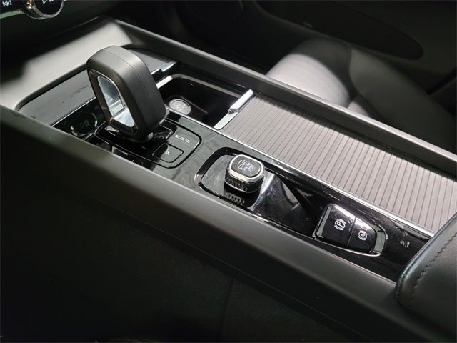 2025 Volvo XC60 B5 Core