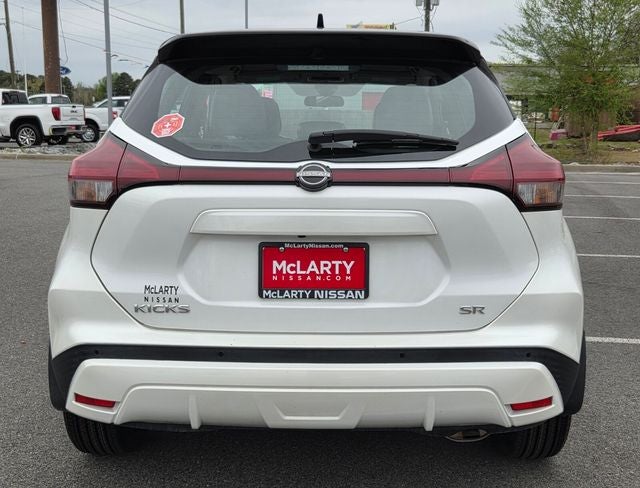 2022 Nissan Kicks SR
