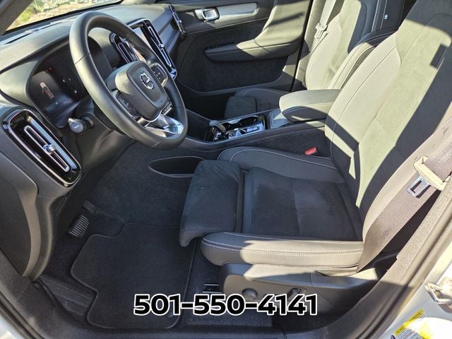 2025 Volvo XC40 B5 Plus Dark Theme