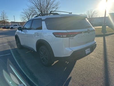 2023 Nissan Pathfinder SV