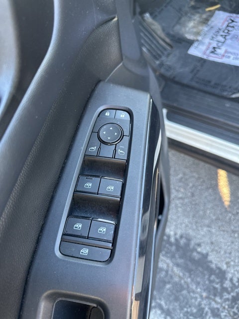 2023 Nissan Pathfinder SV