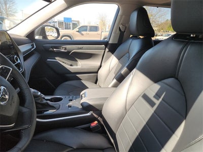 2024 Toyota Highlander LE