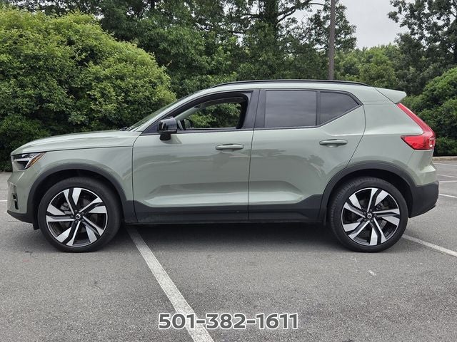 2024 Volvo XC40 B5 Plus Dark Theme