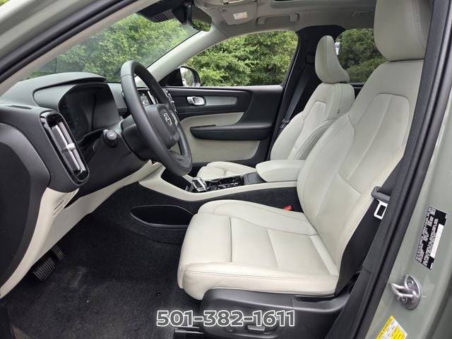 2024 Volvo XC40 B5 Plus Dark Theme