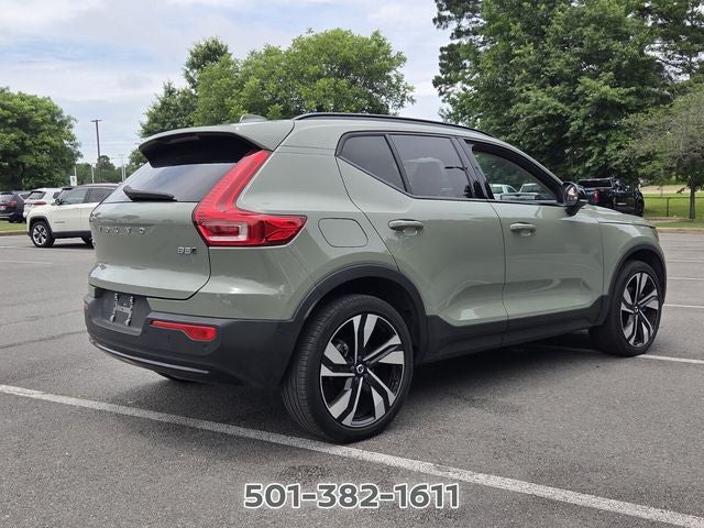 2024 Volvo XC40 B5 Plus Dark Theme