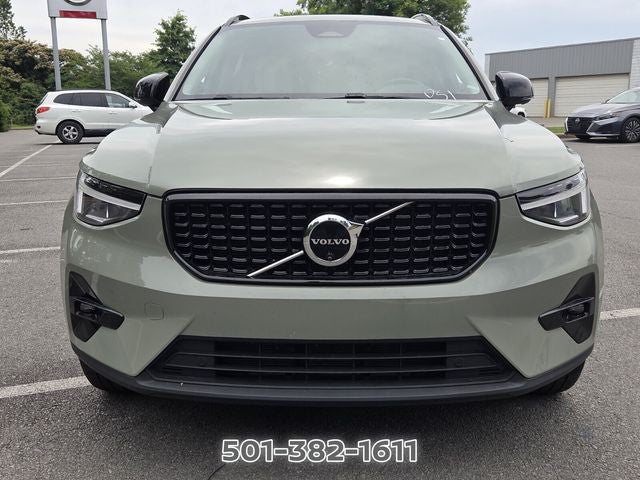2024 Volvo XC40 B5 Plus Dark Theme