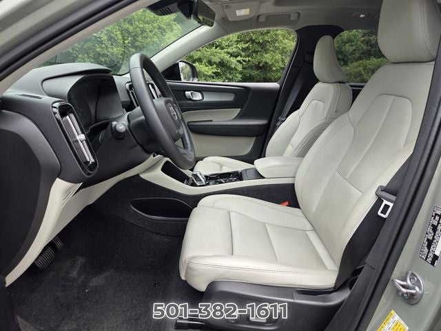 2024 Volvo XC40 B5 Plus Dark Theme