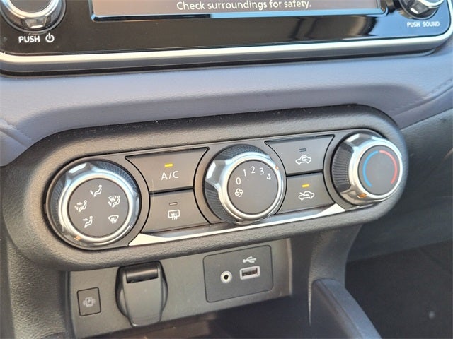 2023 Nissan Versa 1.6 SV