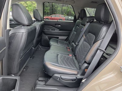 2023 Nissan Pathfinder Platinum