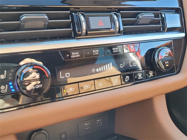 2025 Nissan Pathfinder Platinum