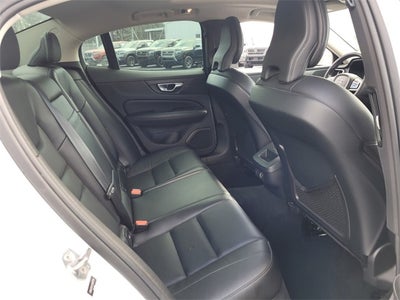 2020 Volvo S60 T6 Momentum