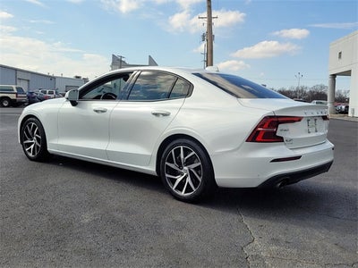 2020 Volvo S60 T6 Momentum