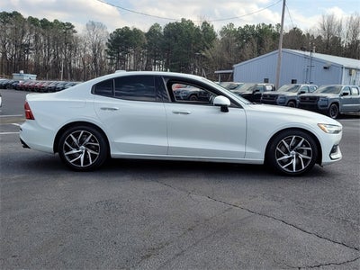 2020 Volvo S60 T6 Momentum