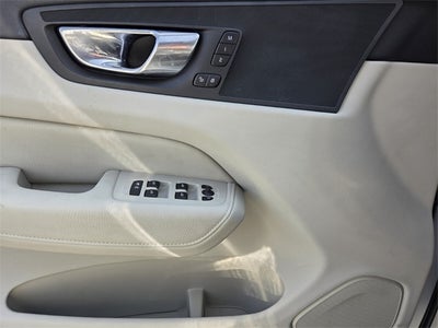 2021 Volvo XC60 T5 Momentum