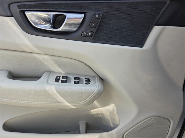 2021 Volvo XC60 T5 Momentum