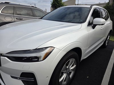 2022 Volvo XC60 B5 Momentum