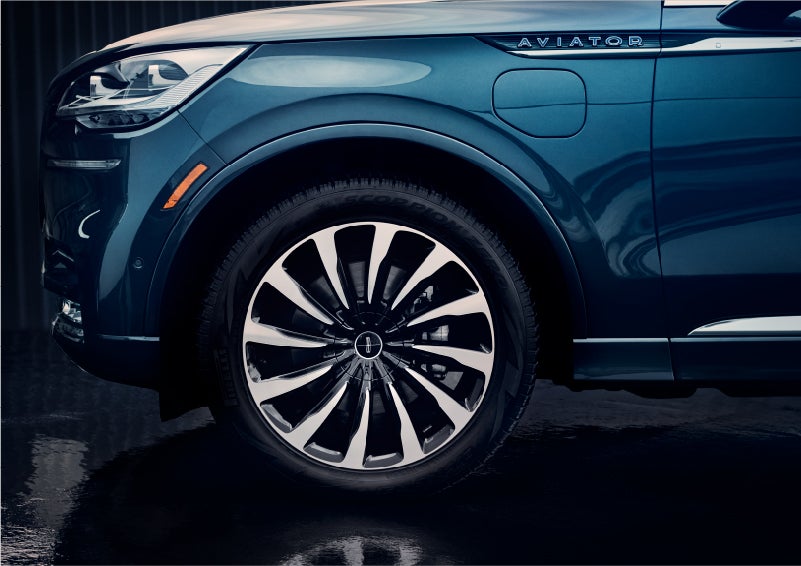 The 2023 Lincoln Aviator® Black Label Grand Touring model with unique 12-spoke wheel | Mark McLarty Lincoln in North Little Rock AR