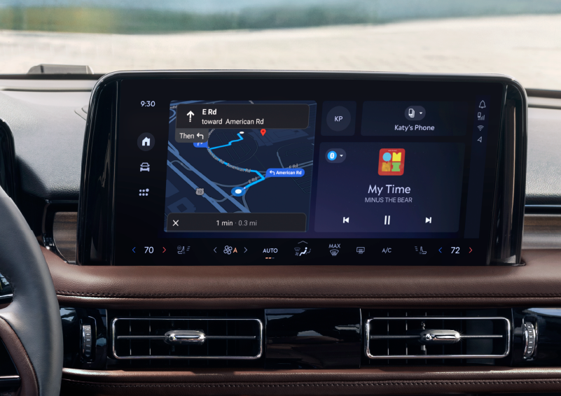 The 13.2-inch LCD touchscreen is showcased. | Mark McLarty Lincoln in North Little Rock AR